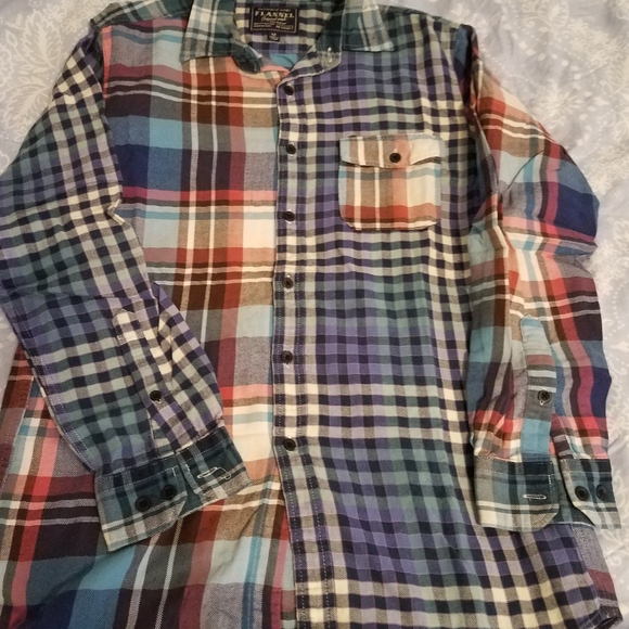 Two Soft Plaid Cotton Flannel Men Shirts Sz M Bundle - Picture 5 of 6